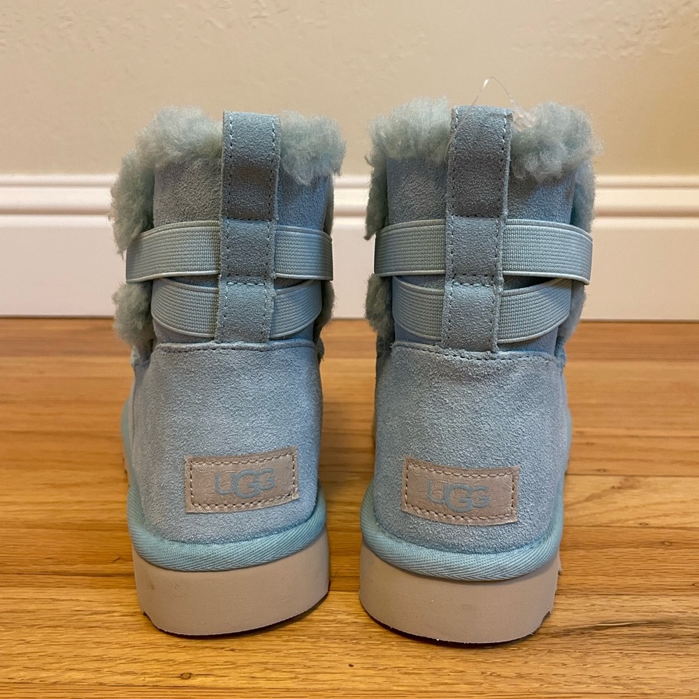 UGG Boots NWOT - Picture 3 of 10